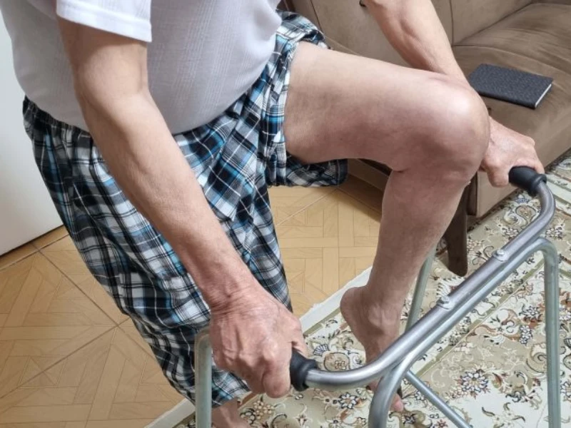 چه افرادی به فیزیوتراپی در منزل فردیس نیاز دارند؟